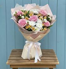 Букет цветов из:  Гвоздики, Орхидеи и Розы в Якорная Щель