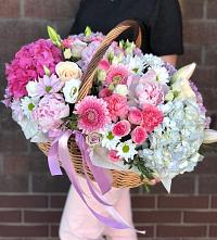 Композиция солнечный день в Якорная Щель Цветочная композиция из Розы, Хризантемы, Пионы и Лизиантусы в корзине в Якорная Щель