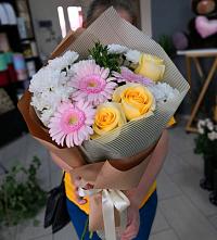 Букет цветов из:  Герберы, Розы и Хризантемы в Якорная Щель