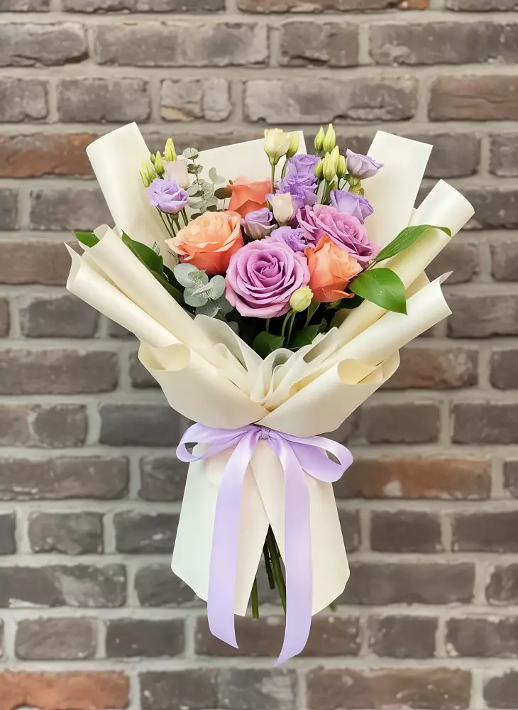 Букет цветов из: Лизиантусы и Розы в Якорная Щель