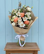 Букет цветов из:  Альстромерии, Лизиантусы, Розы и Хризантемы в Якорная Щель