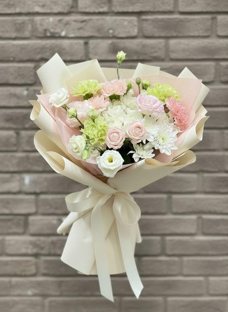 Букет цветов из: Гвоздики, Розы, Лизиантусы и Хризантемы в Якорная Щель