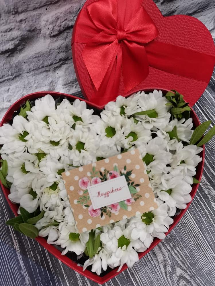 Цветочная композиция из Хризантемы в виде сердца в Якорная Щель