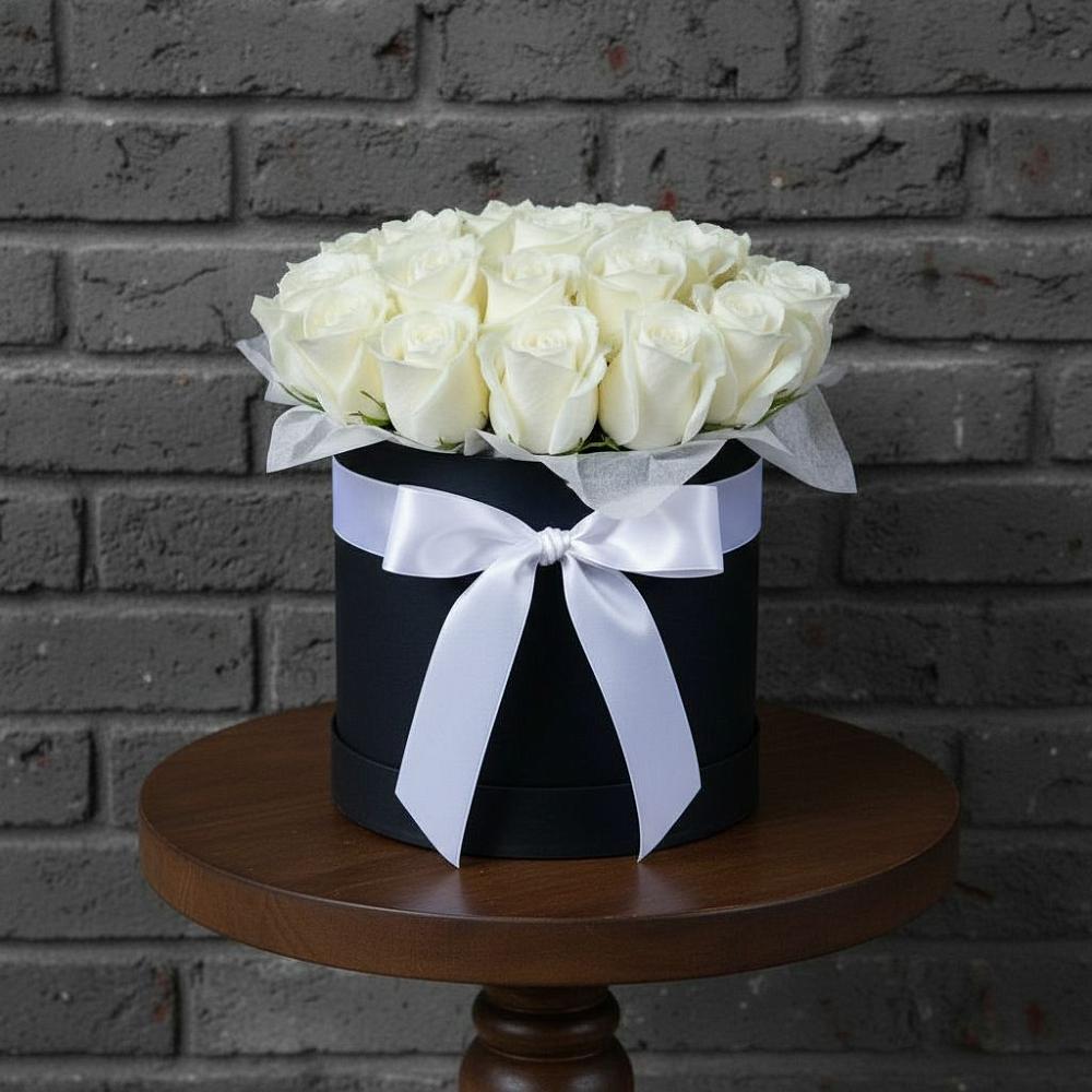 Цветочная композиция из Розы в шляпной коробке в Якорная Щель