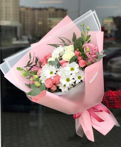 Букет цветов из: Розы, Лизиантусы и Хризантемы в Якорная Щель